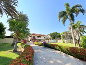 Two-storey pool villa on 1 rai land with saltwater swimming pool and large garden in Hua Hin